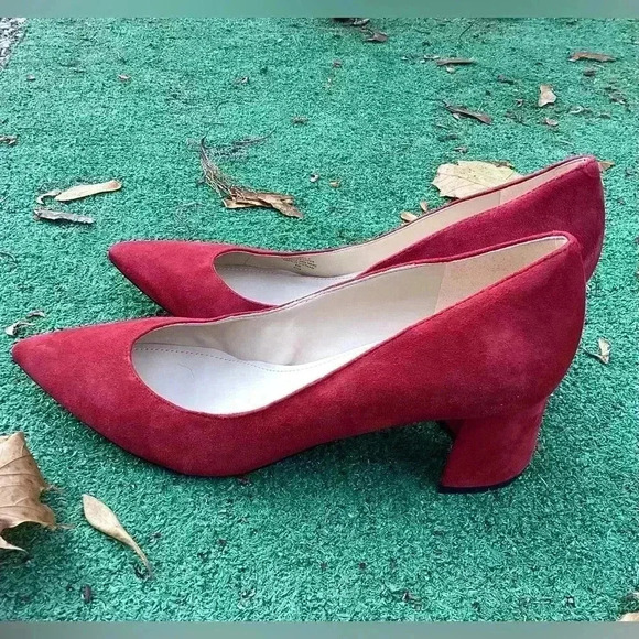 Marc Fisher NWOB  Women's Red Suede Caitlin Pointed Toe Dress Pumps Size 8M - Picture 10 of 16